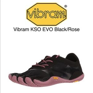NWT Vibram FiveFingers KSO EVO 38